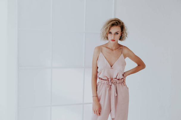 Fashion portrait of a beautiful blonde woman in pink clothes - Foto, imagen