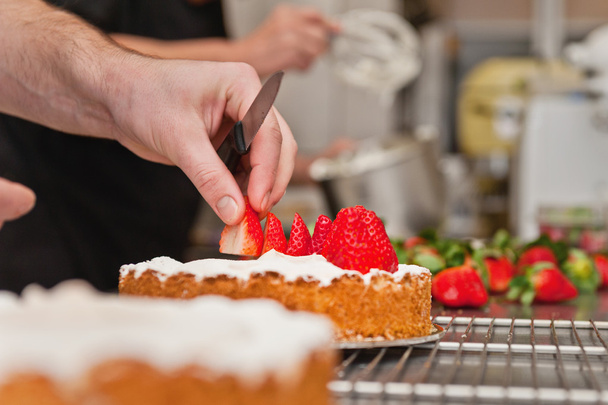 Preparing strawberry cake - Fotoğraf, Görsel