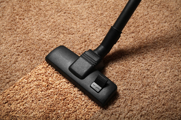 Vacuum cleaner in home. Clean carpet. - Zdjęcie, obraz