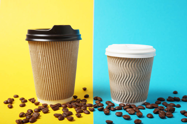 Cardboard takeaway cup and coffee beans. - Фото, изображение