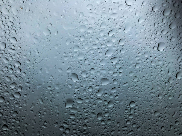 σταγόνες βροχής στο παράθυρο - Φωτογραφία, εικόνα