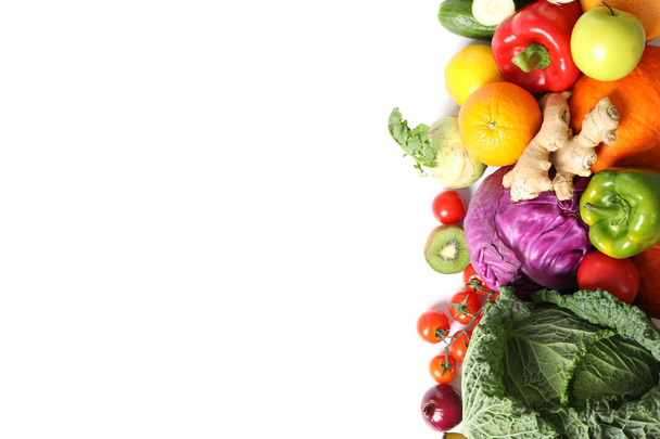 Složení čerstvé zeleniny a ovoce izolované na bílém b - Fotografie, Obrázek