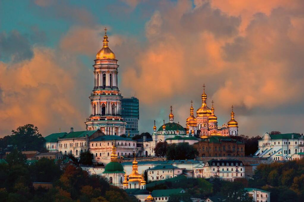 Kiev Pechersk Lavra o el Monasterio de las Cuevas de Kiev. Kiev
. - Foto, Imagen