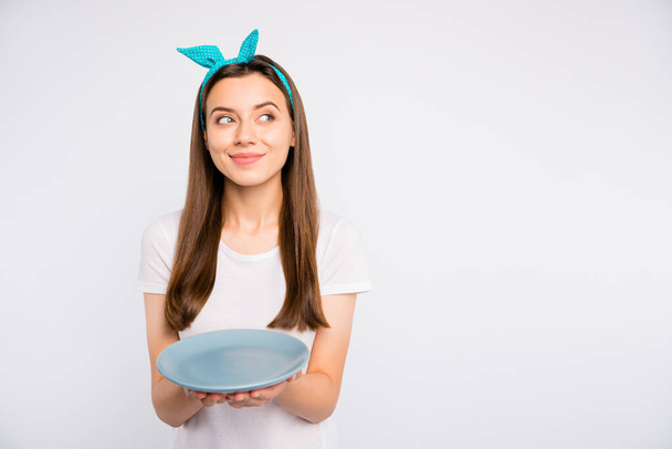 Close-up portrait of her she nice attractive lovely pretty cheerful dreamy pensive girl holding in hands empty plate deciding cuisine choice choose isolated over light white color background - Zdjęcie, obraz