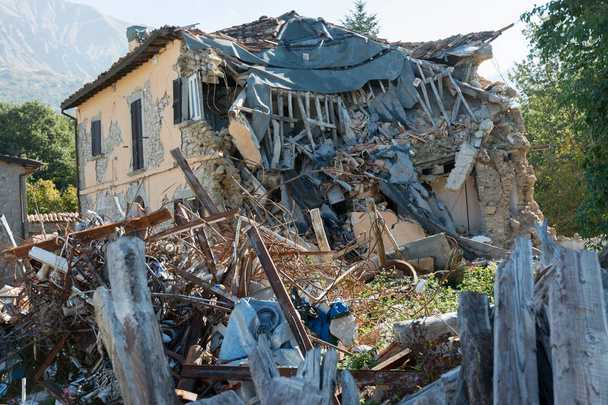 Bir deprem tarafından şehir - Fotoğraf, Görsel