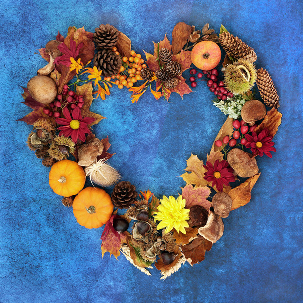 Szív alakú őszi koszorú - Fotó, kép