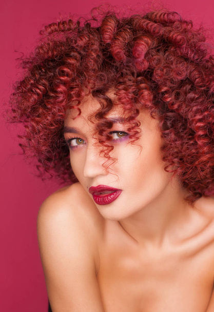 Beautiful model girl with  curly hair . Care products ,hair coloring - Φωτογραφία, εικόνα