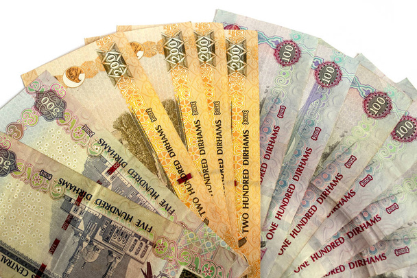 uae Landeswährung, Draufsicht auf Dirham-Banknoten auf weißem Hintergrund. Dirham   - Foto, Bild