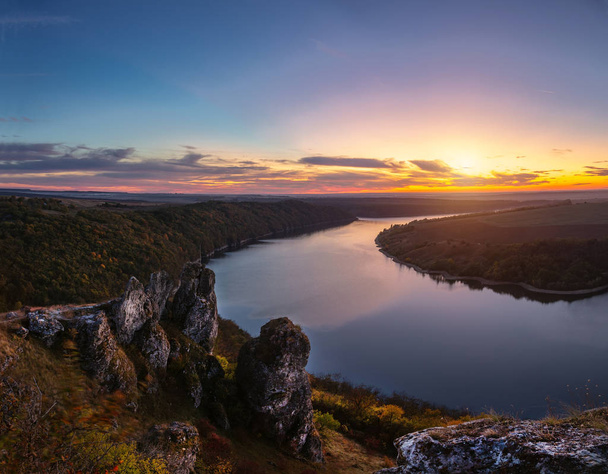Canyon bij de rivier de Dnjestr. Landschappen van Oekraïne. - Foto, afbeelding