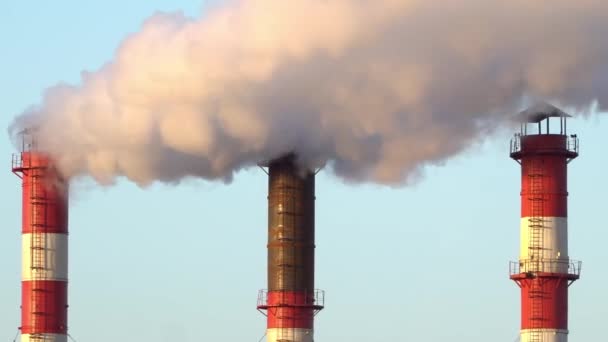 Luchtverontreiniging door emissies van fabrieksinstallaties pijpen - Video