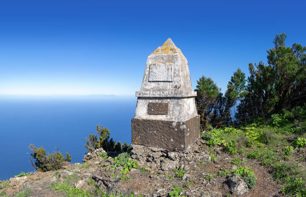 Memorial stone Monumento al General Serrador at the escarpment of the El Golfo valley in El Hierro, Canary Islands, Spain. In the background the island of La Palma.  - Photo, Image