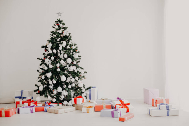 Décor de Noël chambre blanche nouveaux cadeaux d'arbre année
 - Photo, image