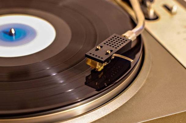 Gramophone with vinyl playing closeupGramophone with vinyl playing closeup - 写真・画像