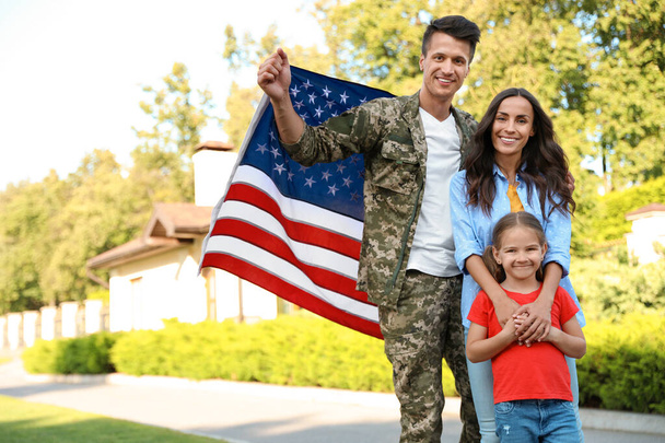 Man in military uniform and his family outdoors - Foto, Imagen