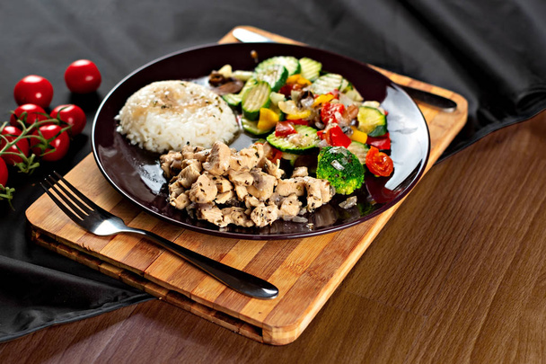 steam boiled mixed vegetables with roasted chicken and rice side view - 写真・画像