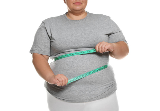 Nadváha žena měření pas s páskou na bílém pozadí, detailní záběr - Fotografie, Obrázek