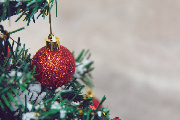 Christmas decoration. Hanging red balls on pine branches Christm - Fotografie, Obrázek