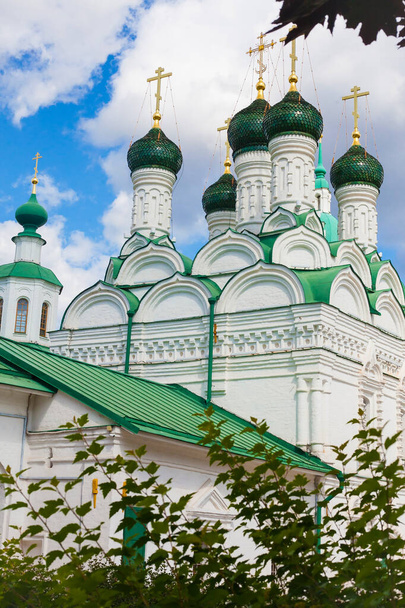 Venäjän ortodoksisen kirkon temppeli XVII senttiä
 - Valokuva, kuva