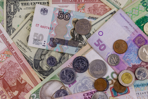 Achtergrond van bankbiljetten en munten uit verschillende landen - Foto, afbeelding