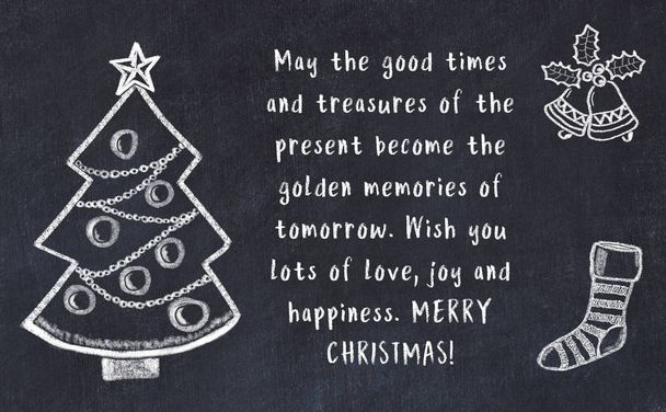 Dibujo del árbol de Navidad y saludos escritos a mano en pizarra negra
  - Foto, Imagen