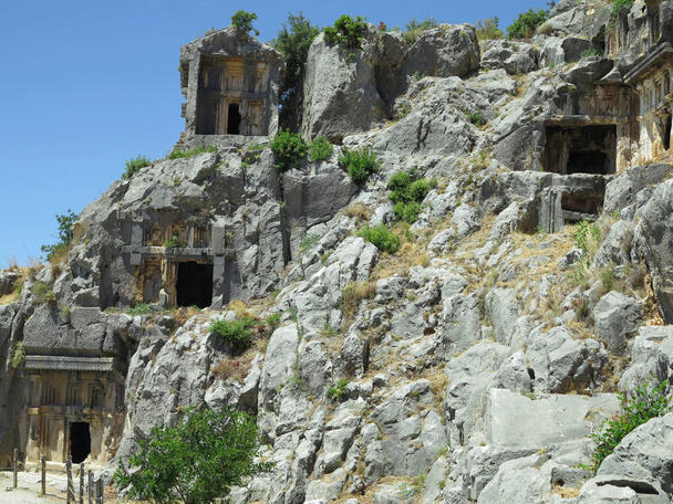 Αρχαία λυκιανή Μάιρα βραχώδεις ερείπια στο Ντέτρε, Αττάλεια. - Φωτογραφία, εικόνα