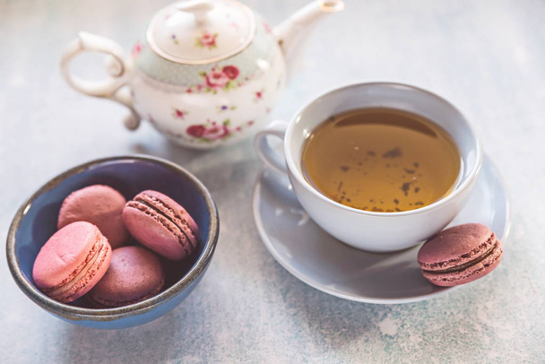pink macaroons with teapot and Cup - Foto, Imagem