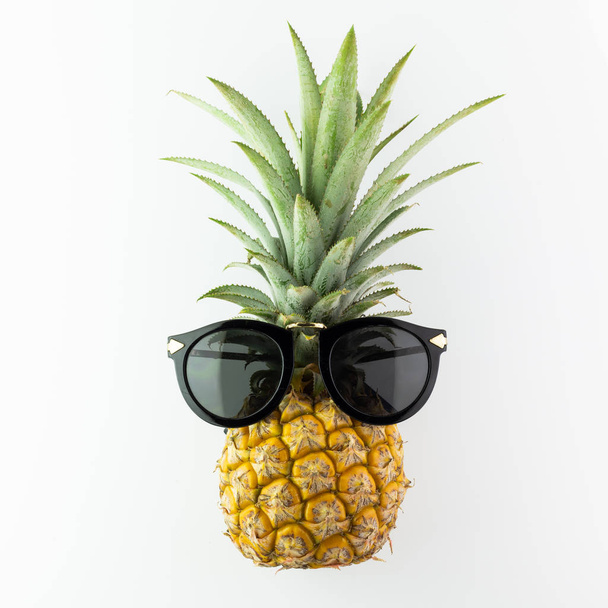 Pineapple isolated on white background  - Foto, afbeelding