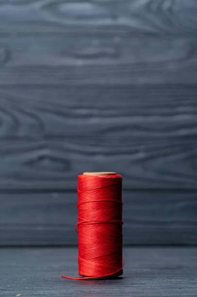 резьба катушки черный красный и синий
 - Фото, изображение