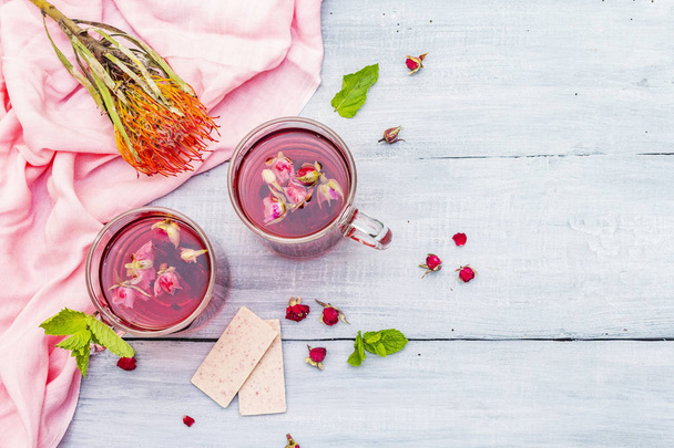 Летний розовый чай
 - Фото, изображение