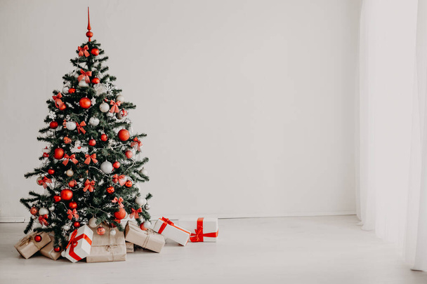 Різдвяна ялинка різдвяні прикраси подарунки зимові прикраси
 - Фото, зображення