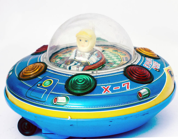 ένα κοντινό πάνω από το Old UFO παιχνίδι  - Φωτογραφία, εικόνα