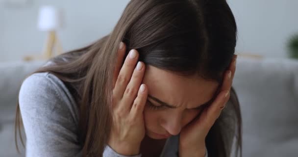Sad young woman worried face having problem feeling depression - Séquence, vidéo