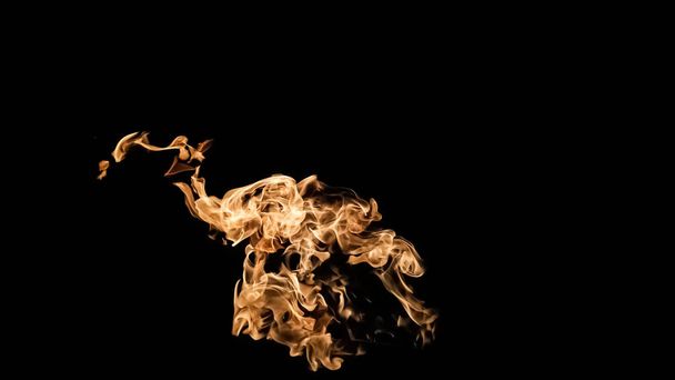 Ogień płomienie na czarnym tle. ogień na czarnym tle izolat - Zdjęcie, obraz