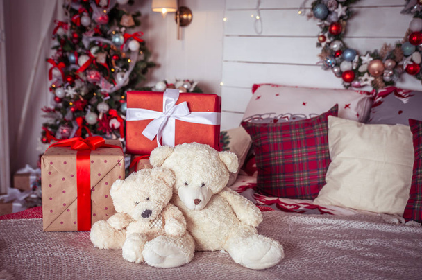 Szilveszteri díszített gyerekszoba, ajándékok és játékok, karácsonyi hangulat - Fotó, kép