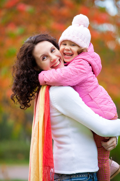Mother with daughter in autumn - Foto, Bild