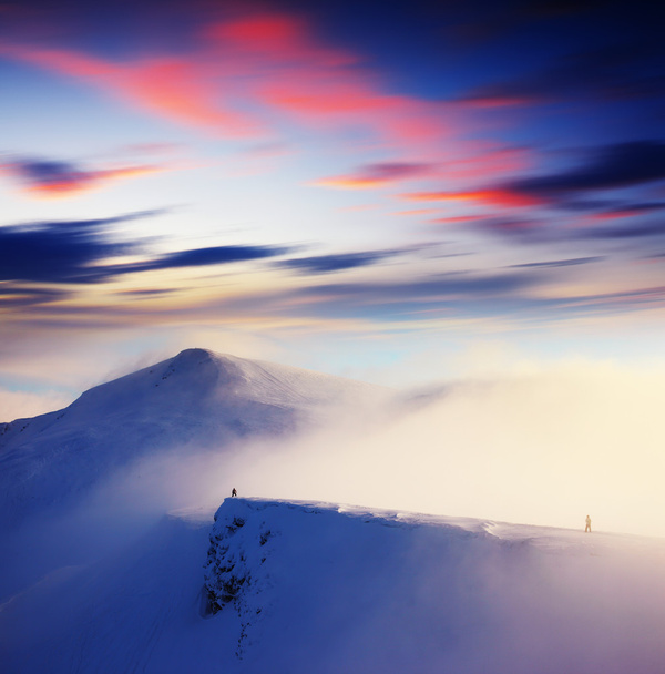 zonsondergang in de winter-bergen - Foto, afbeelding