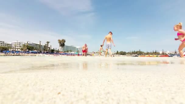 AYIA NAPA, CYPRUS - APRIL 07, 2018: People swimming and sunbathing on Nissi beach - Filmagem, Vídeo