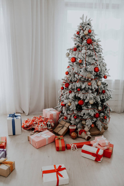 Casa de árvore de Natal Interior ano novo férias presentes decoração de inverno
 - Foto, Imagem