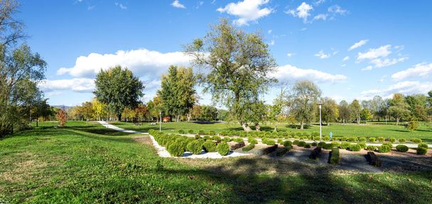 バンデク市内公園のパノラマ風景区、ザグレブ、クロアチア - 写真・画像