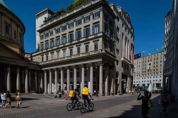 Μιλάνο, Ιταλία - 30 Ιουνίου 2019: Άποψη της οδού Corso Vittorio Emanuele - Φωτογραφία, εικόνα