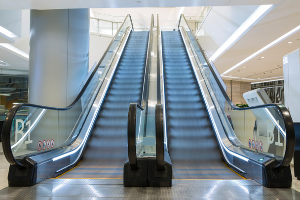shopping mall escalators - Foto, Bild