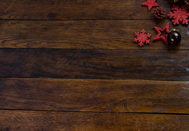 カラフルな、キラキラと光沢のある木製のボアのクリスマスの装飾 - 写真・画像