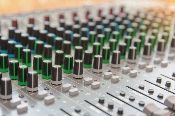 Audio sound mixer control panel.  Sound console buttons for adju - 写真・画像
