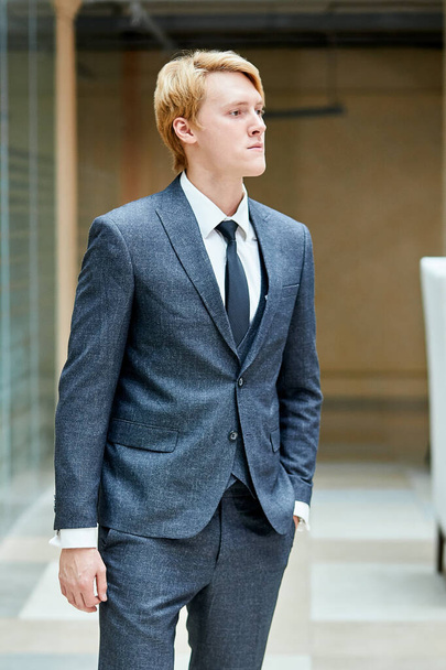 Blond caucasian businessman outside office - 写真・画像