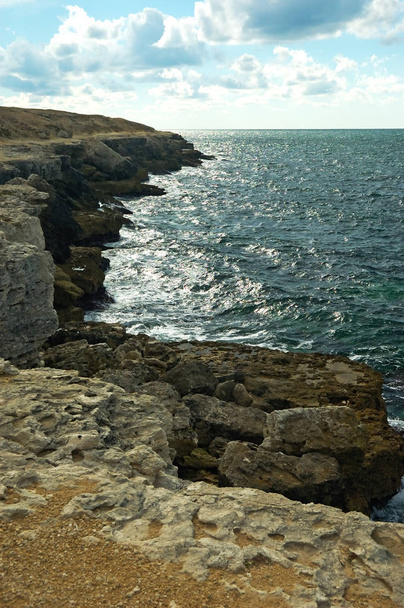 A Fekete-tenger sziklás partja - Fotó, kép