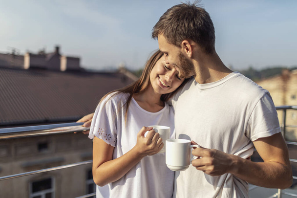 Sweet Couple Has Morning Coffee on Balcony - Foto, Imagen
