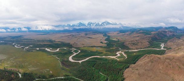 Панорама Курай степу і річки Чуя. - Фото, зображення