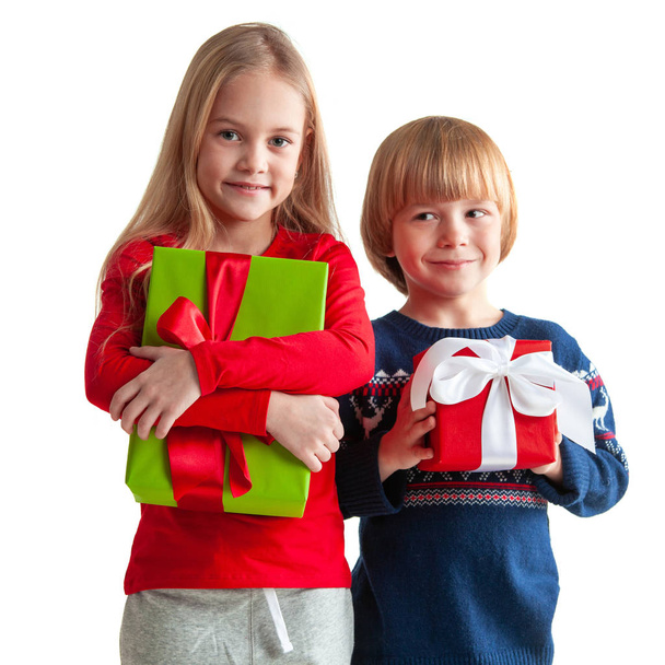 Children with Christmas gifts - Zdjęcie, obraz