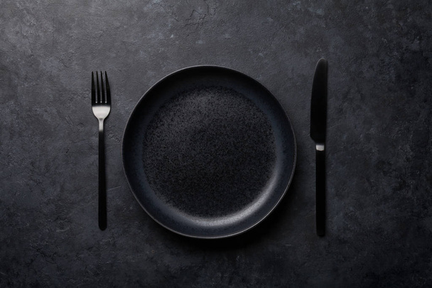 Empty plate, fork and knife - Фото, зображення