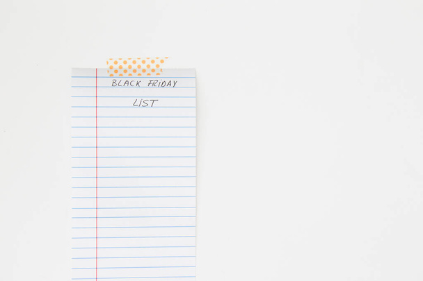 Papír si poznamenejte nákupní seznam koupit v černém pátku - Fotografie, Obrázek